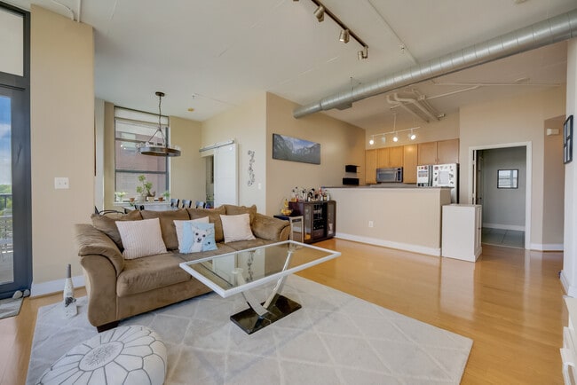 Photo - 2020 12th St NW Unidad 609