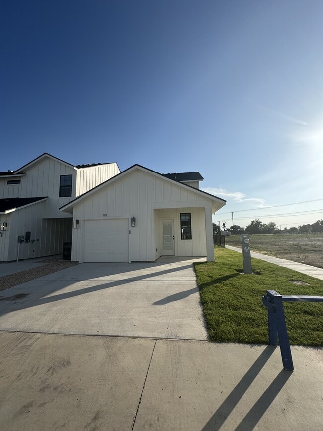 Photo - 5811 S 31st St