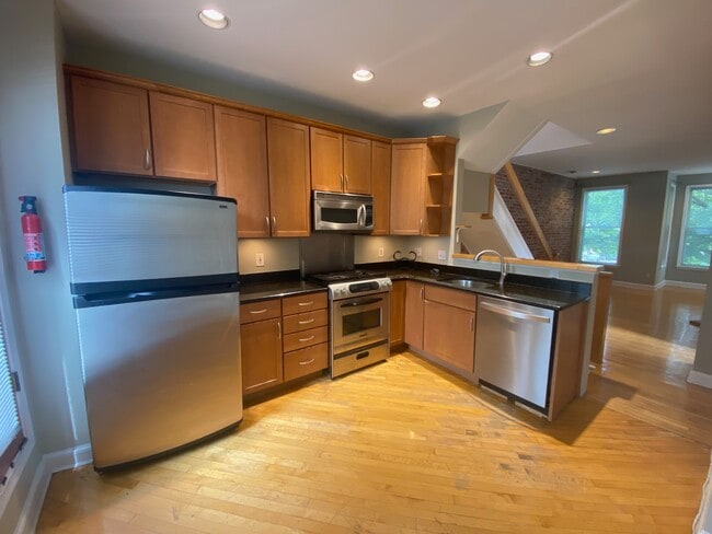 Building Photo - 411 I St NE Unit 2 Rental