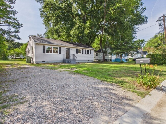 Photo - 1124 Hollister Ave