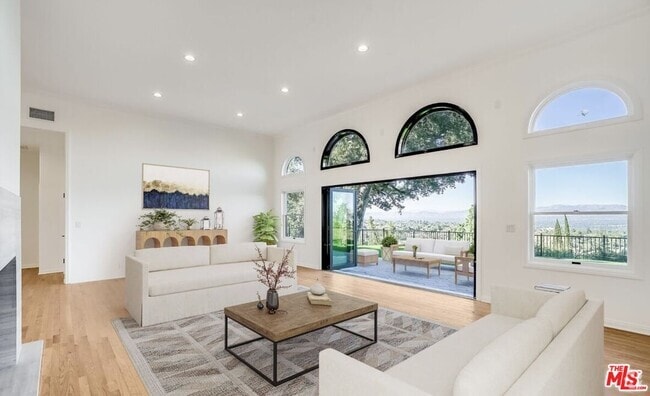 Building Photo - 15851 Mulholland Pl Rental