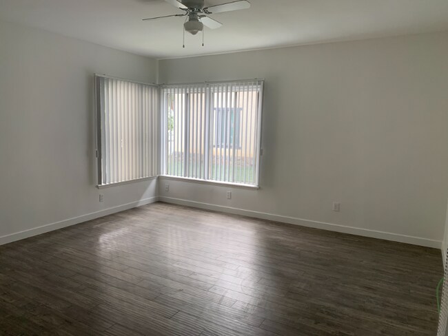 Photo - 14711-14717 Erwin St Unidad 6