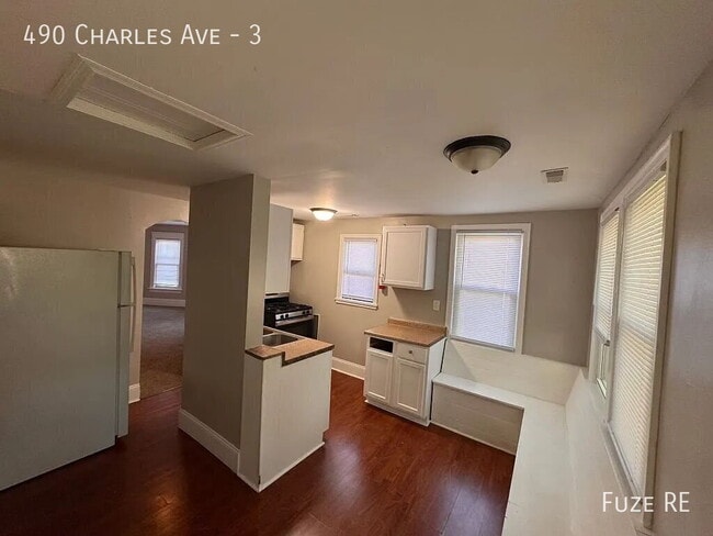 Photo - 490 Charles Ave Unit 3
