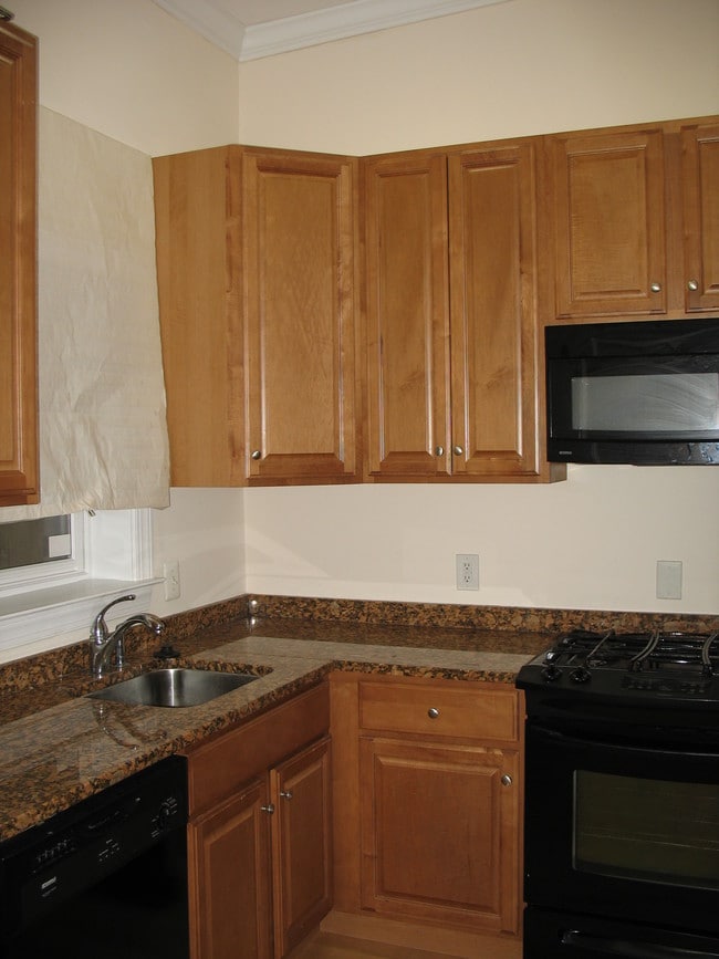 Kitchen - 2120 Mt Royal Terrace Unit 1