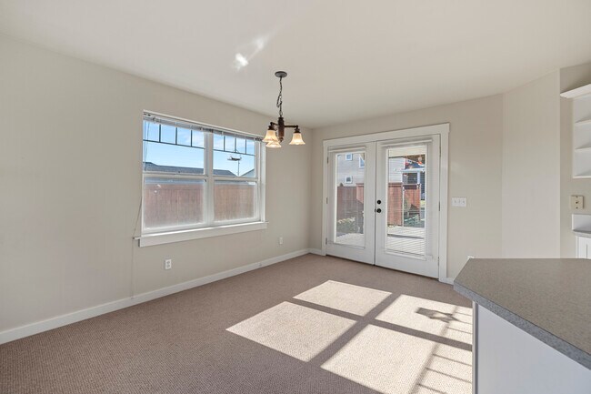 Dining - 306 S Main St Unit A1