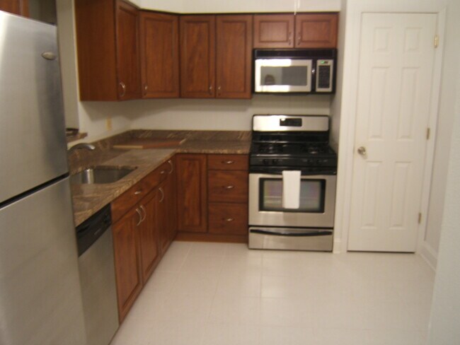 Photo - 2336 N Commonwealth Ave Unit 305