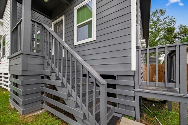 Photo - 4302 Hirsch Rd