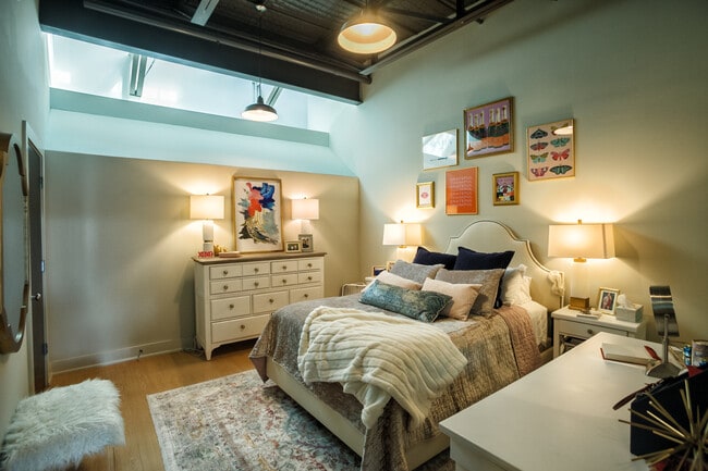 Photo - 509 W Spring St