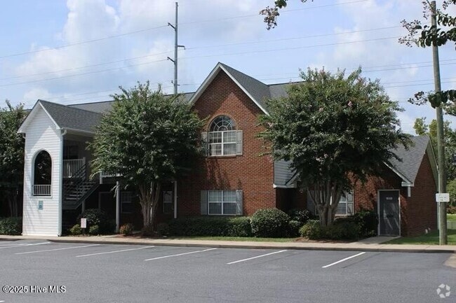 Building Photo - 4004 Whitebridge Dr Unit 5 Rental