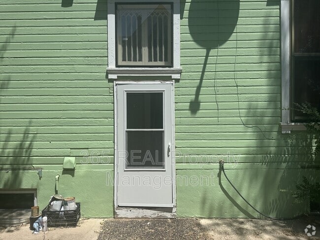 Building Photo - 1227 12th Ave Unit 3 Rental