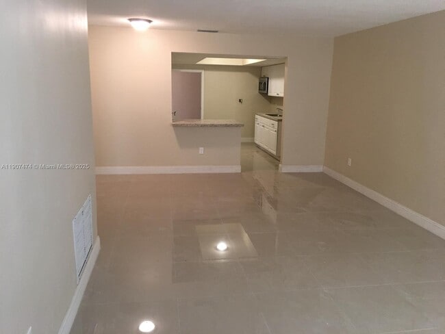 Photo - 19134 NW 2nd Ct Unidad 2