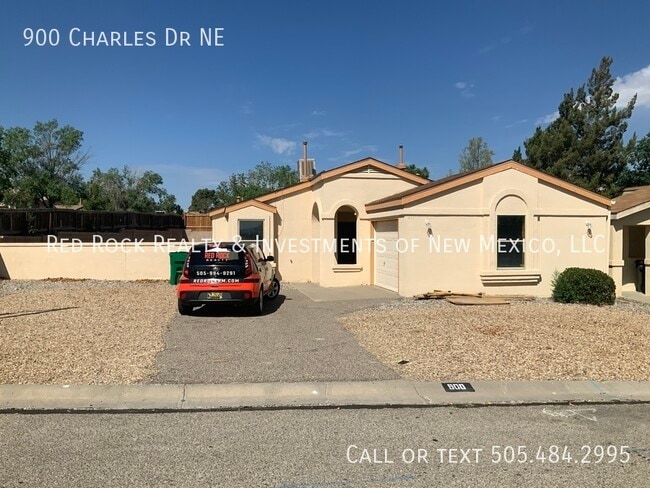 Photo - 900 Charles Dr NE