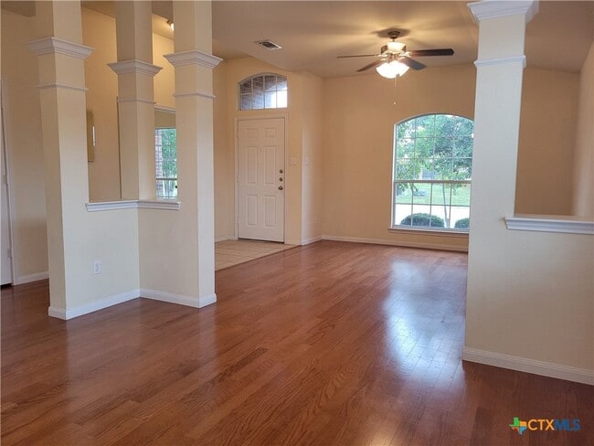 Photo - 314 Crowfoot Dr