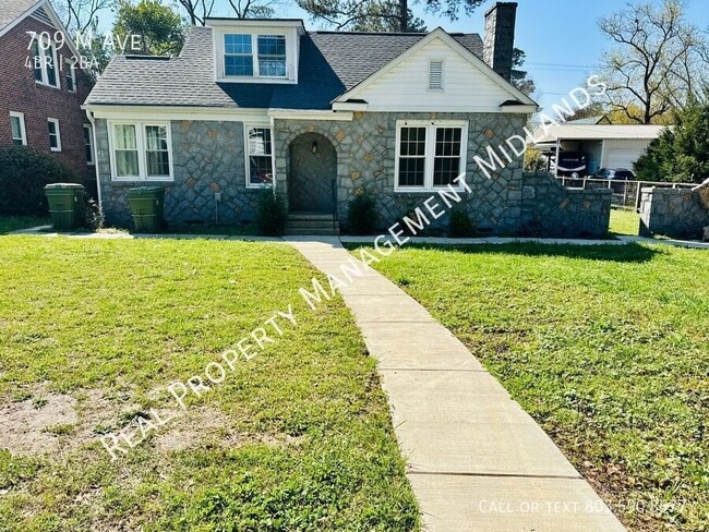 Building Photo - 709 M Ave