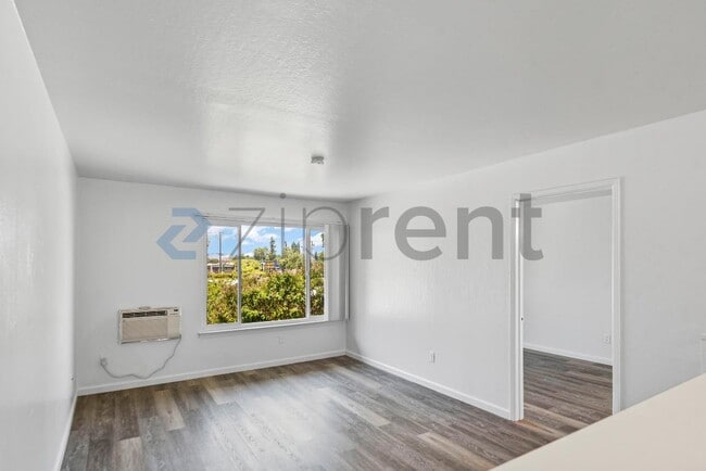 Building Photo - Unit 206