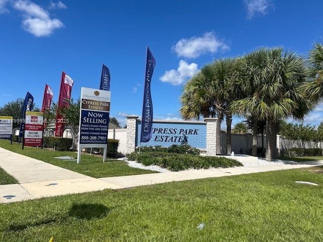 Building Photo - 271 Bottle Brush Dr