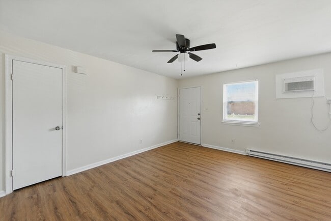 Photo - 711 Easy St