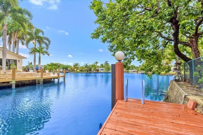 Photo - 2650 Scott St