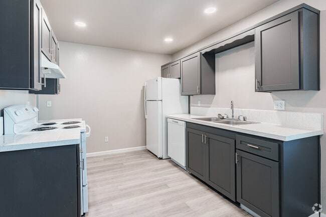 2BR, 2BA - 966SF - Kitchen