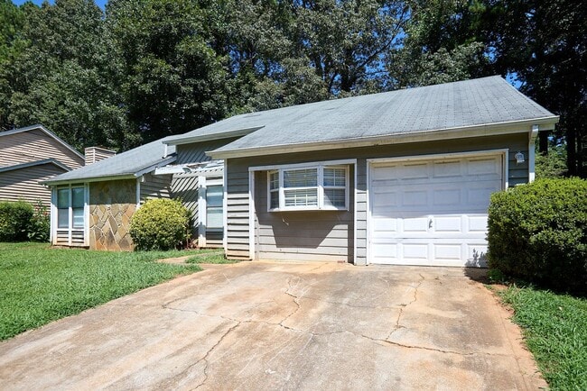 Building Photo - Ranch Style Home with Spacious Floor Plan