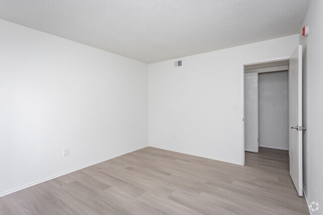 2BR, 2BA - 1,040SF - Second Bedroom