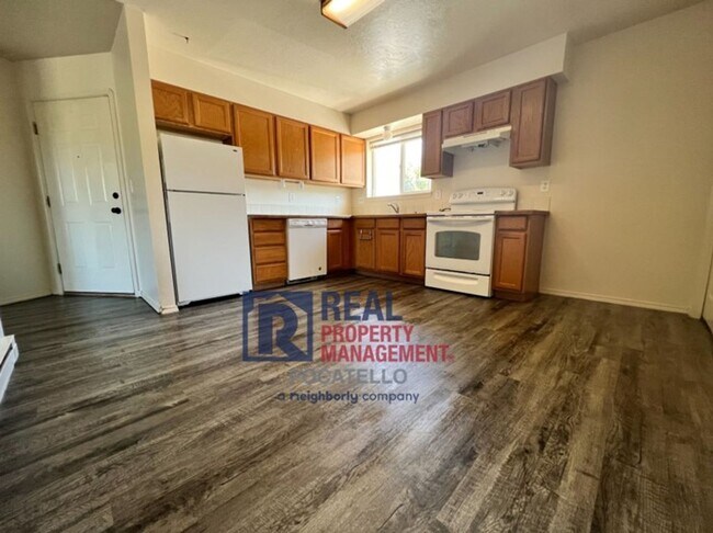 Photo - 1120 E Poplar St Unit #3