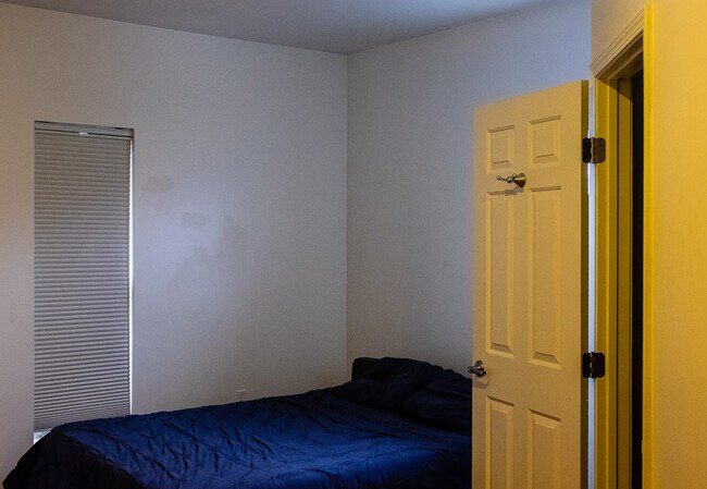 Photo - 665 Kerr St