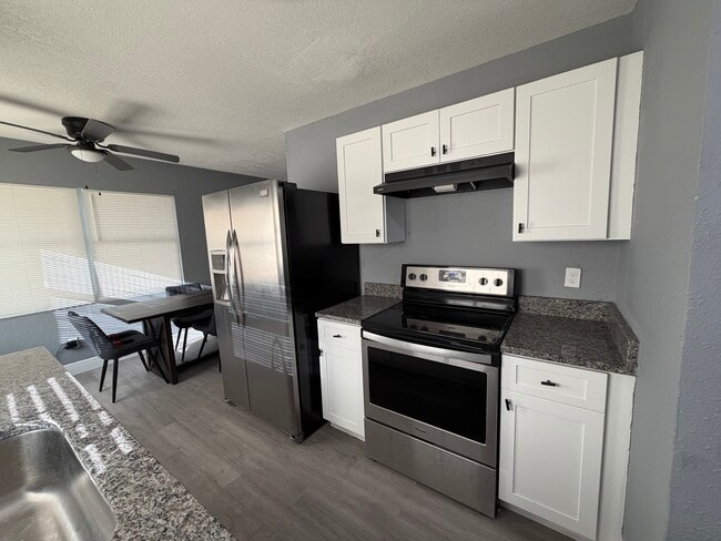 Photo - 830 Wooden Blvd