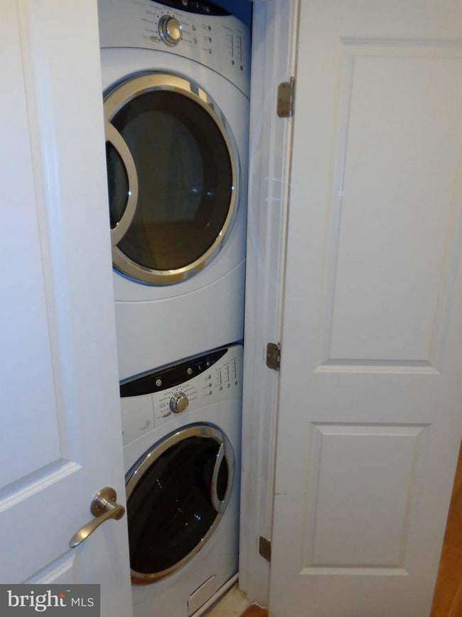 Photo - 907 Webster St NW Unit 1