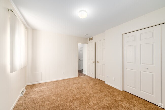 2BR, 1BA - 770SF - Primary Bedroom