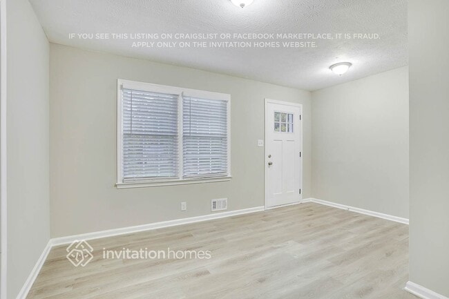 Photo - 370 Madeline Cir NW