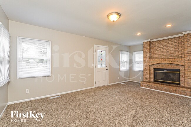 Photo - 611 W Oakwood Dr