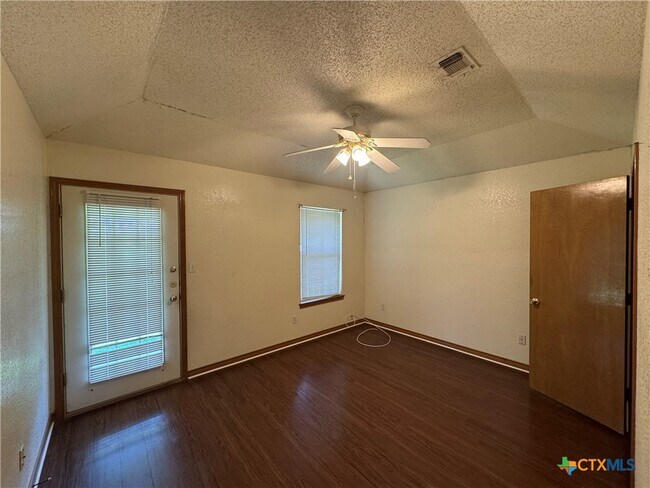 Building Photo - 2740 Maple Tree Rd