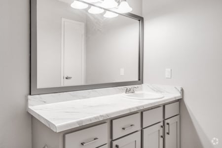 1HAB, 1BA - 644SF - Oaks at Creekside Apartments