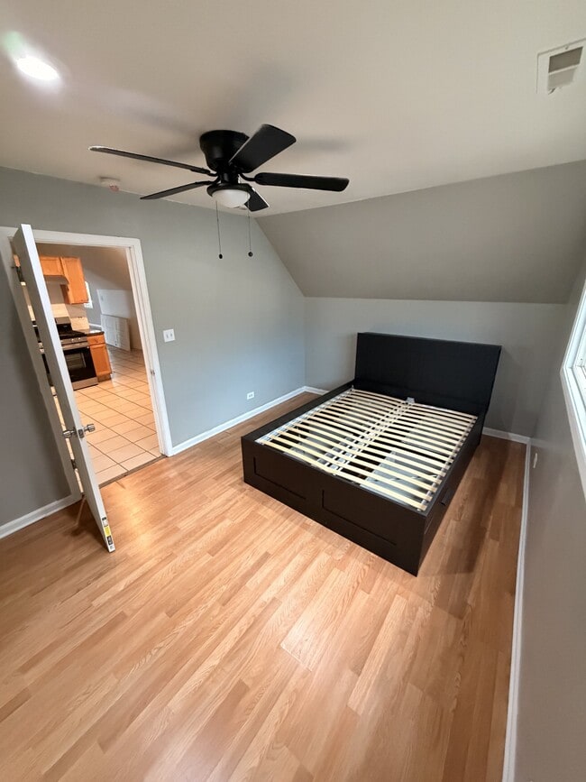 Photo - 4601 S Talman Ave Unidad 2nd Floor