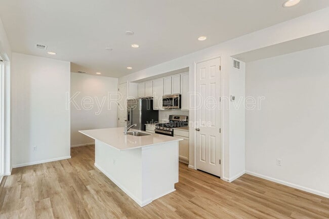 Building Photo - 6601 N Netherland St