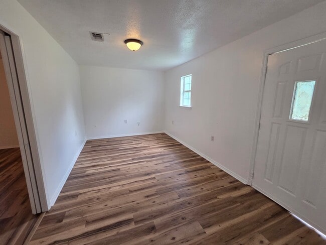 Photo - 5019 East St