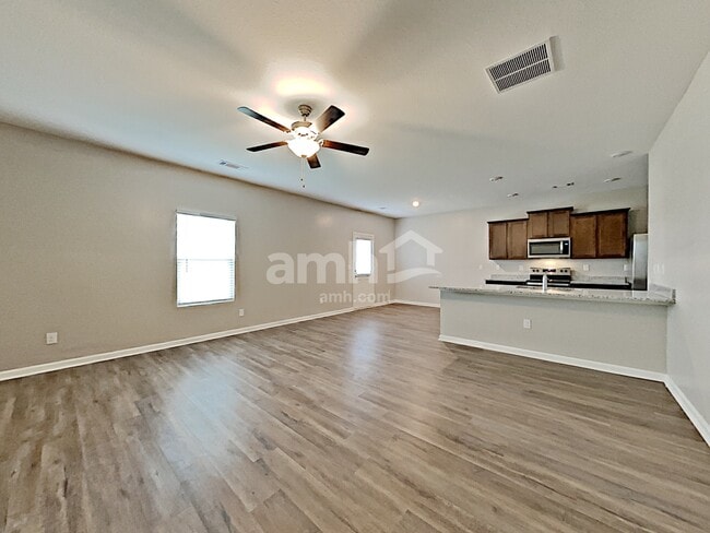 Photo - 4935 Bridle Path