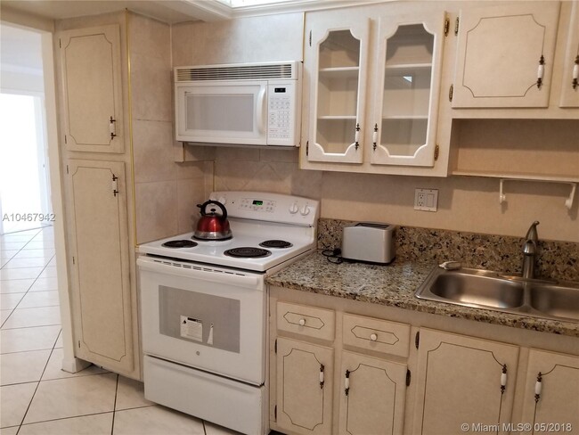 Photo - 1833 S Ocean Dr Unidad 808