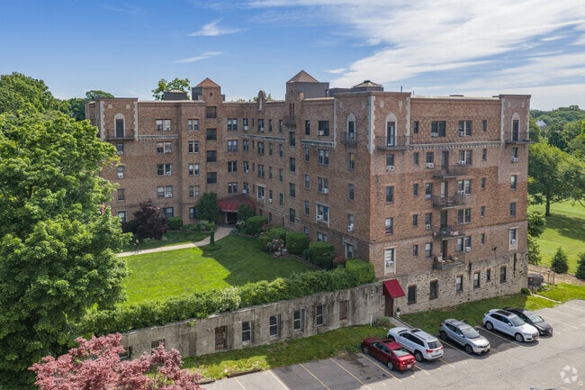 Pelham Manor Gardens - Pelham Manor Gardens
