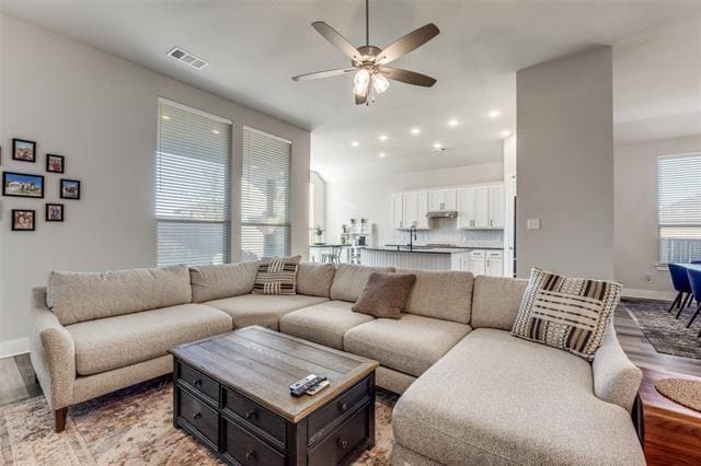 Photo - 817 Markham Dr