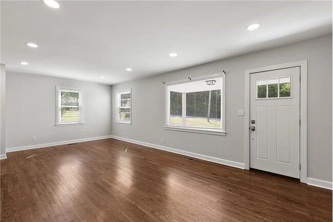 Photo - 613 Youngs Ln