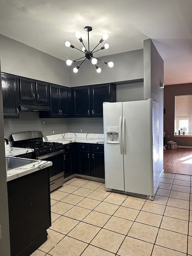 Kitchen - 258 Bellevue Ave