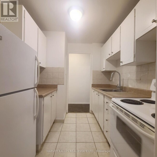 Photo - 570 Eglinton Ave W Unit 4