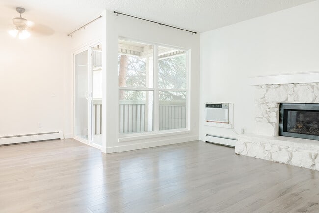 Building Photo - 3030 Oneal Pkwy Unit R13