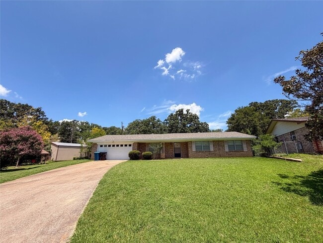 Photo - 907 Seymore Cir