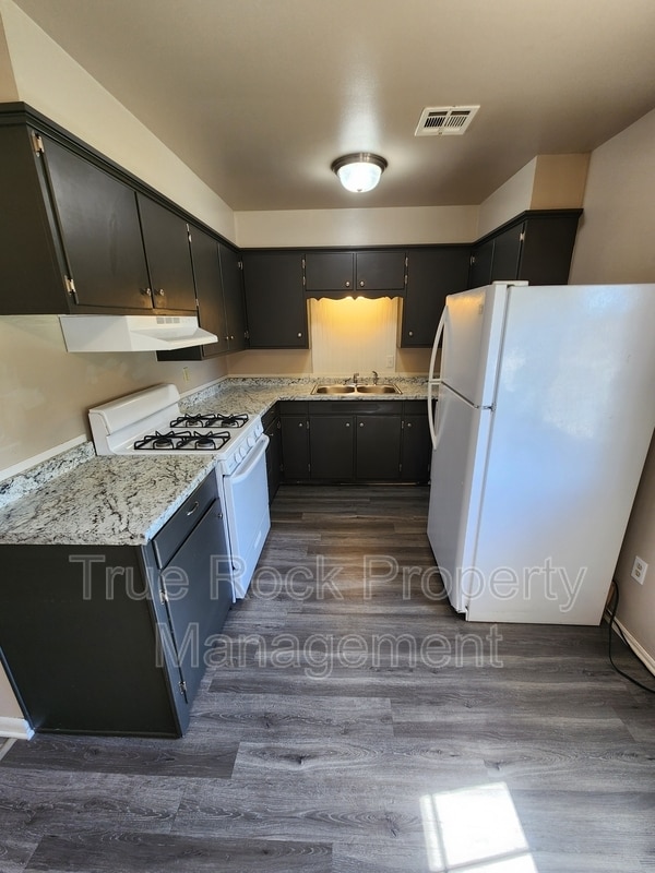 Photo - 933 Crestview Ave