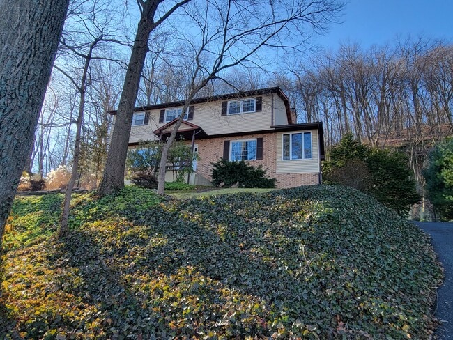 Building Photo - 310 4th St Rental