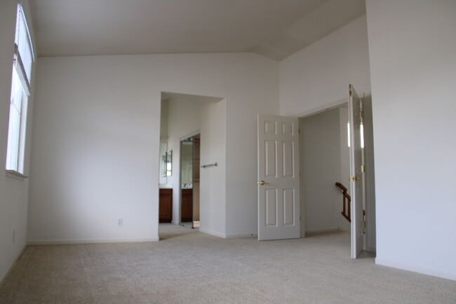 Photo - 524 Rosewood Ln