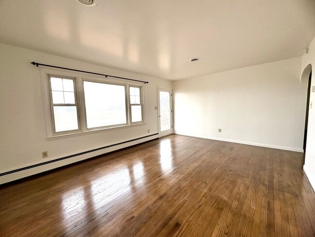 Photo - 3 Bedroom 1 Bathroom Rancher in Elizabethtown!